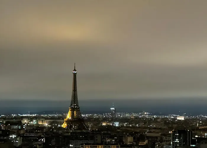 Privee Dans Vue Imprenable Sur La Tour Eiffel Parijs