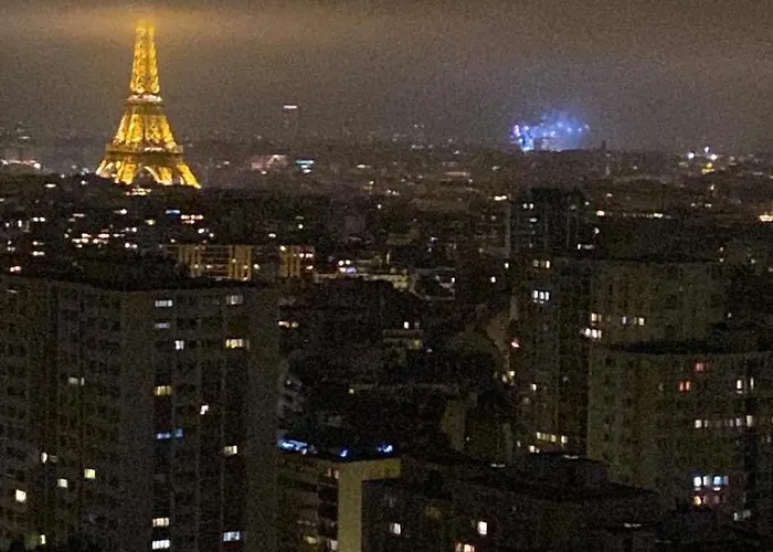 Privee Dans Vue Imprenable Sur La Tour Eiffel Parijs